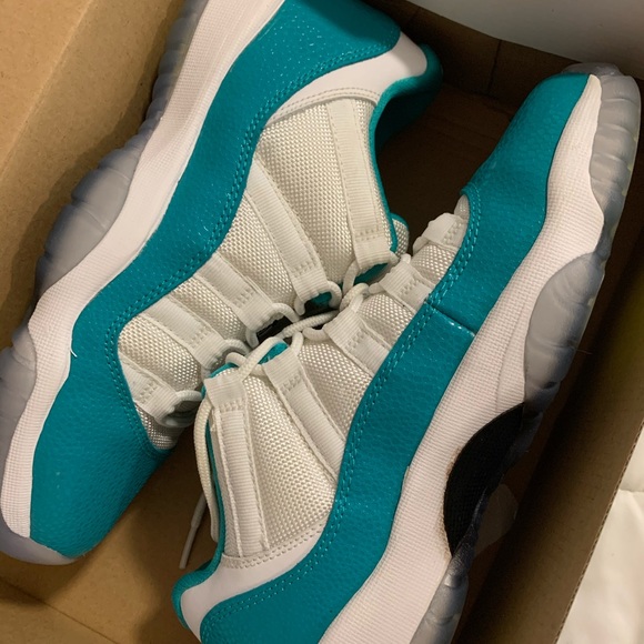 Jordan 11 - Picture 3 of 5